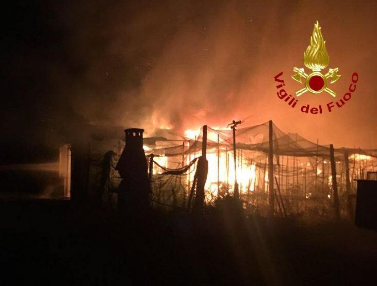 Fontanafredda: spaventoso incendio nel capannone agricolo con esplosione di GPL - 