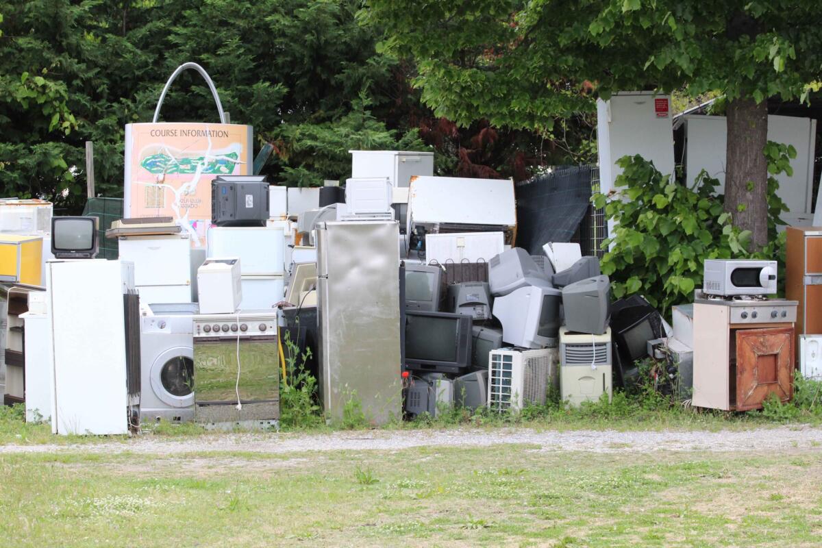 GRADO: SEQUESTRATA UN’AREA DI 15.000 MQ DESTINATA A DEPOSITO ABUSIVO DI RIFIUTI. - 