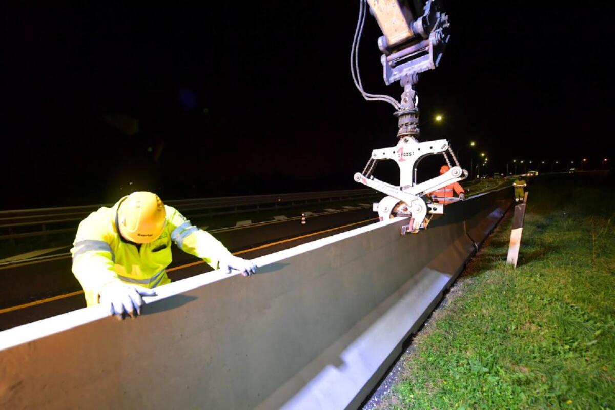 A4 chiusa questa notte, ancora lavori per la terza corsia - 