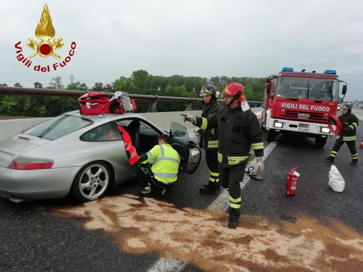 Sacile: incidente in autostrada, schianto contro il guard rail, ferita una donna - 