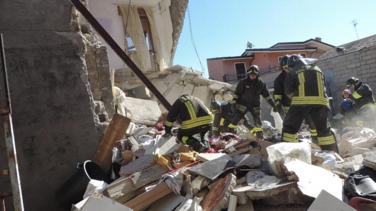 Crolla una palazzina a Gorizia: morti e feriti tra le macerie - 