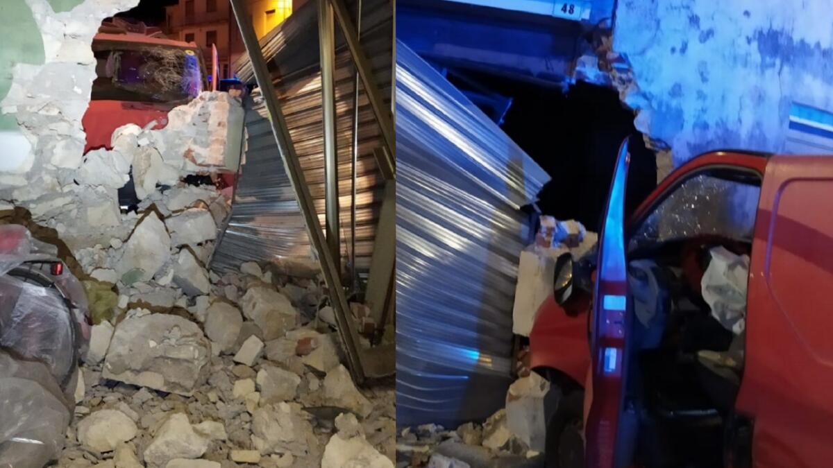 Con il furgone contro uno stabile, crollo parziale di un muro - 
