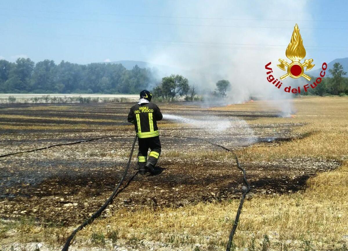 Baseglia di Spilimbergo: vasto  incendio, bruciati due ettari di campagna - 