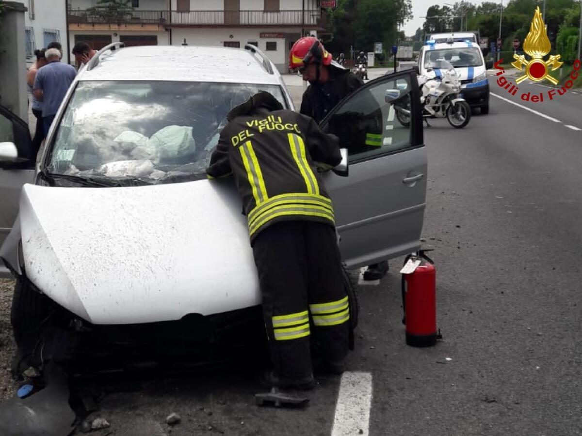 San Daniele del Friuli: schianto contro il muro, illeso il conducente - 