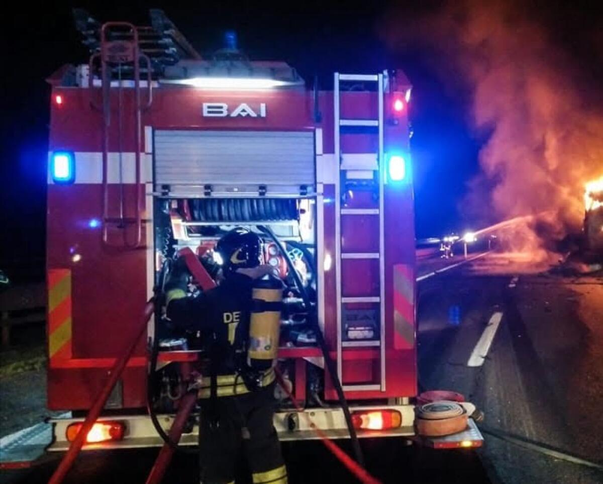 Grave schianto ad Aquileia, auto a fuoco. Una giovane ragazza gravissima. - 