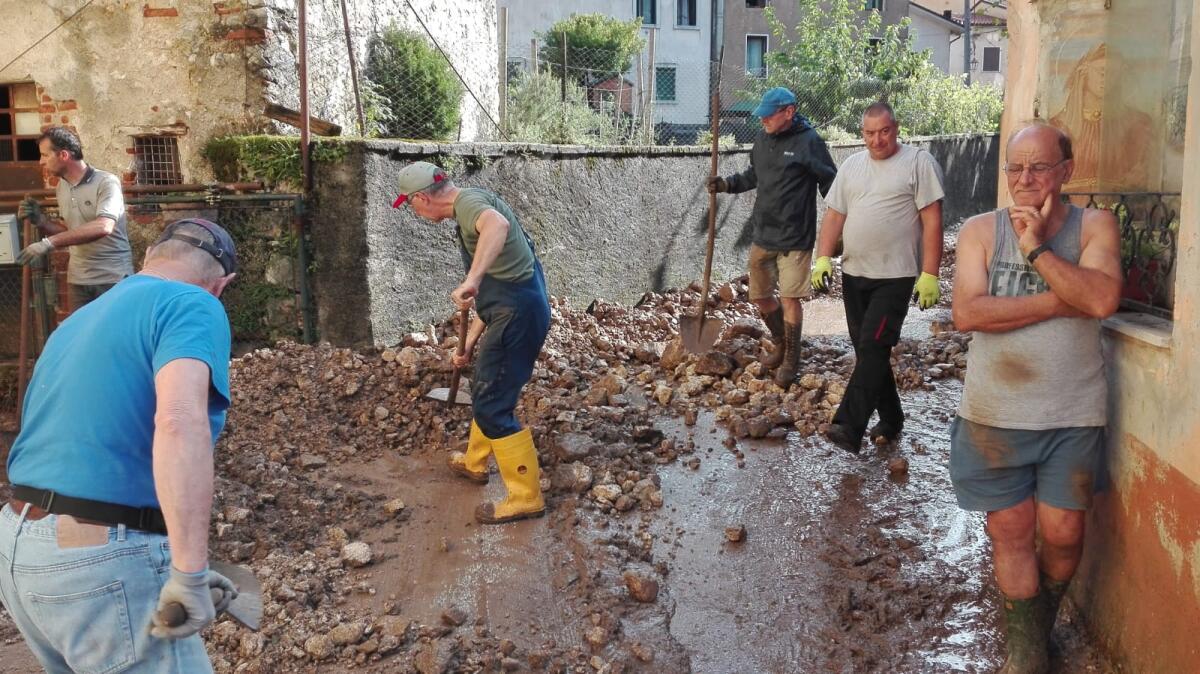 Maltempo flagella la provincia di Vicenza: grandine, danni d'acqua, caduta di pali e rami - 