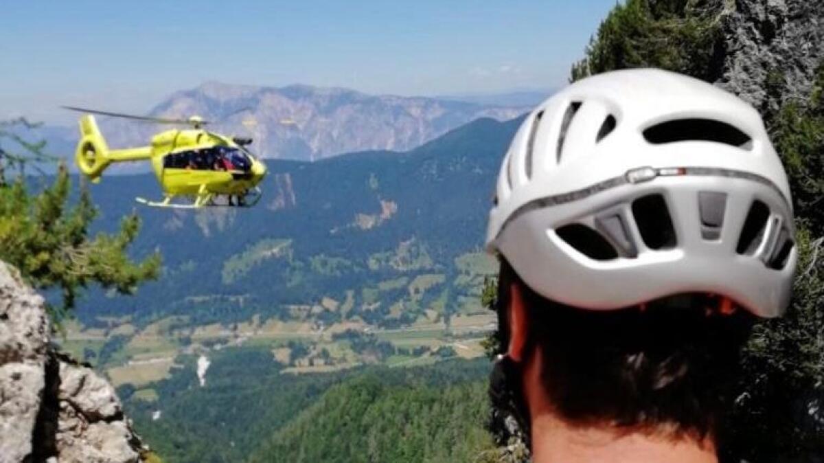 Tarvisio, 31enne precipita in un canalone, recuperato dall'elisoccorso - 