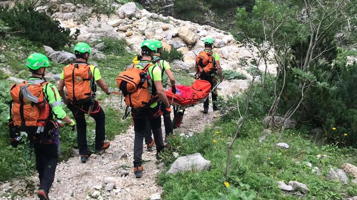 Ruzzola per 10 metri sui monti e si infortunia: recuperato dal Soccorso Alpino - 