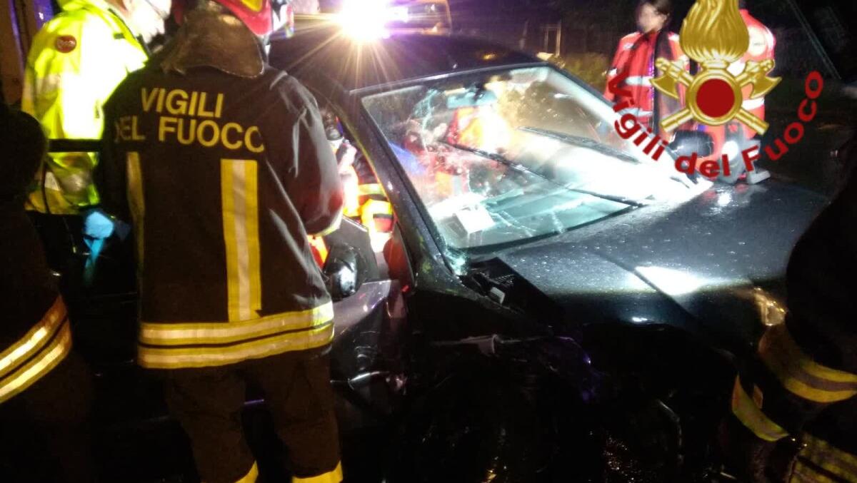 Frontale tra due auto sullo stradone per Lignano: gravissima una donna - 