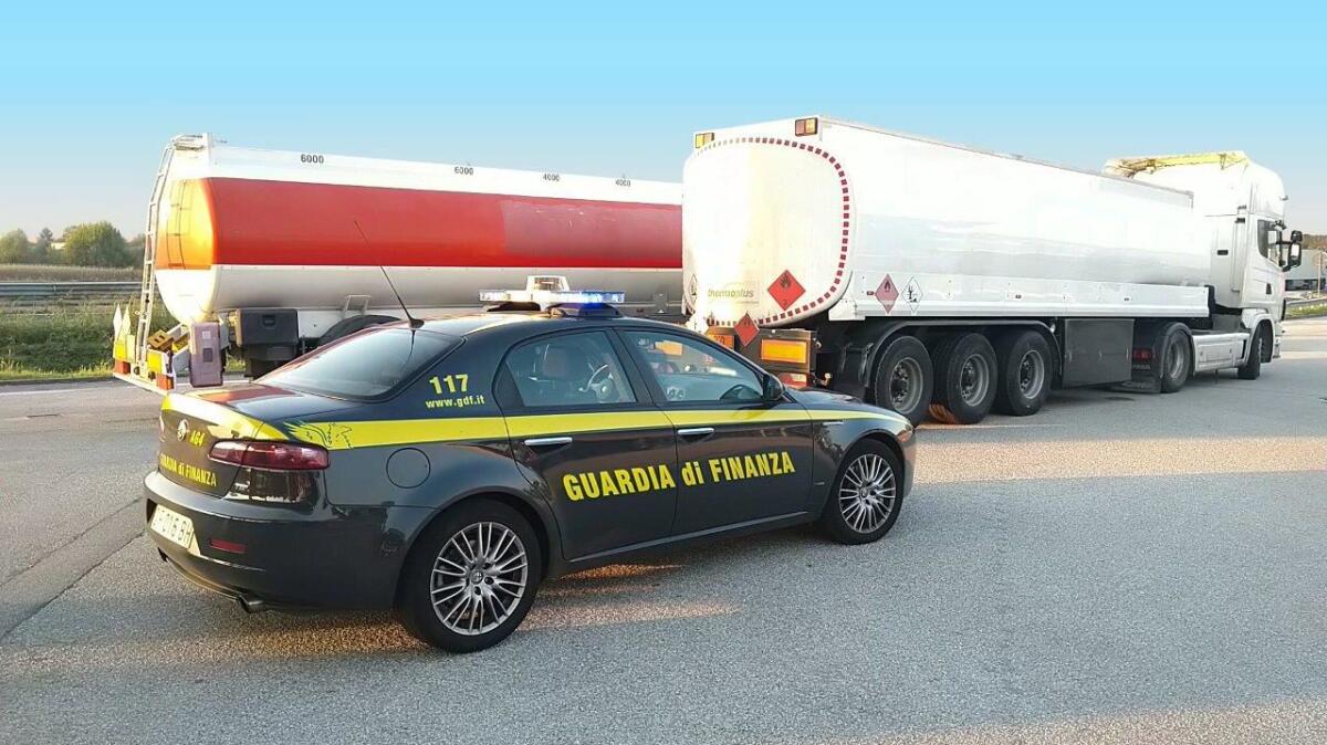 Gorizia, contrabbando di gasolio: sequestrati 851.000 litri - 