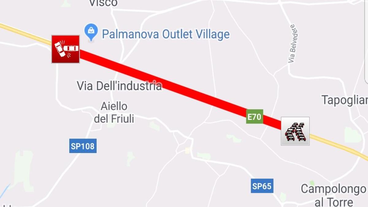 Incidente in A4, una persona incastrata tra le lamiere - 