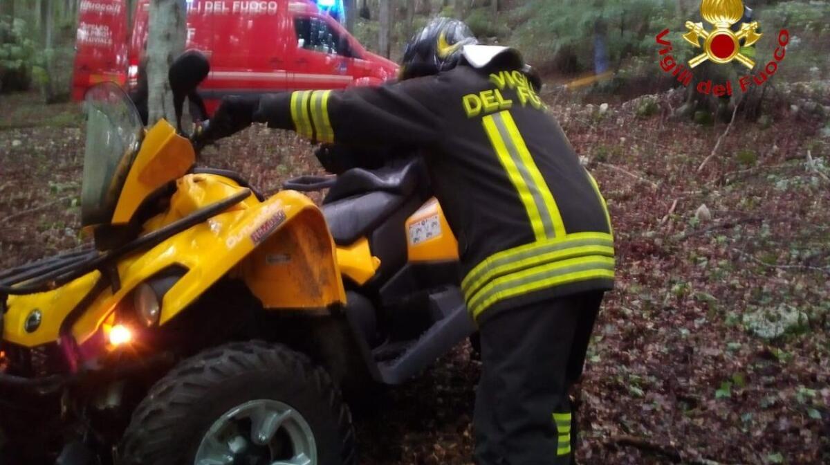 Caneva: perdono il controllo del quad e si schiantano contro un faggio - 