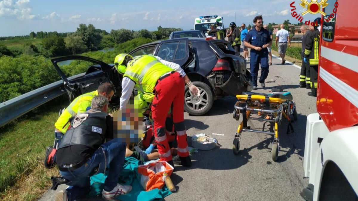 Tremendo scontro tra 3 auto: 43enne muore sul colpo - 