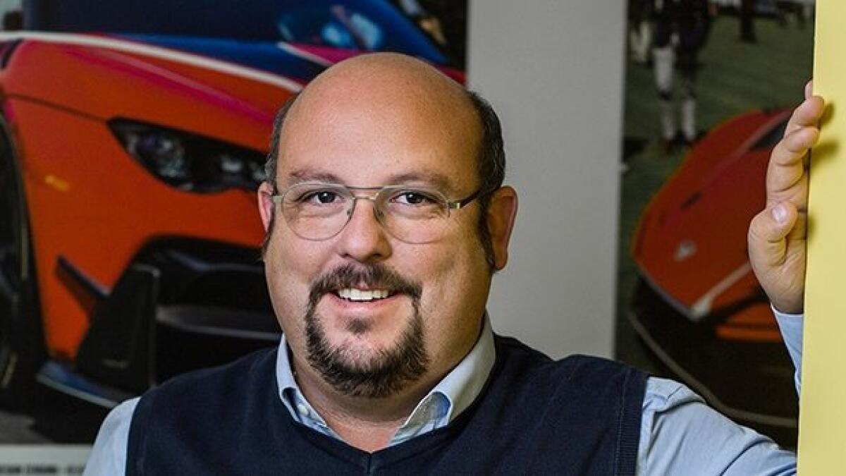 B.eng realizza i fanali per un'auto esposta nel salotto di un magnate mediorientale - 