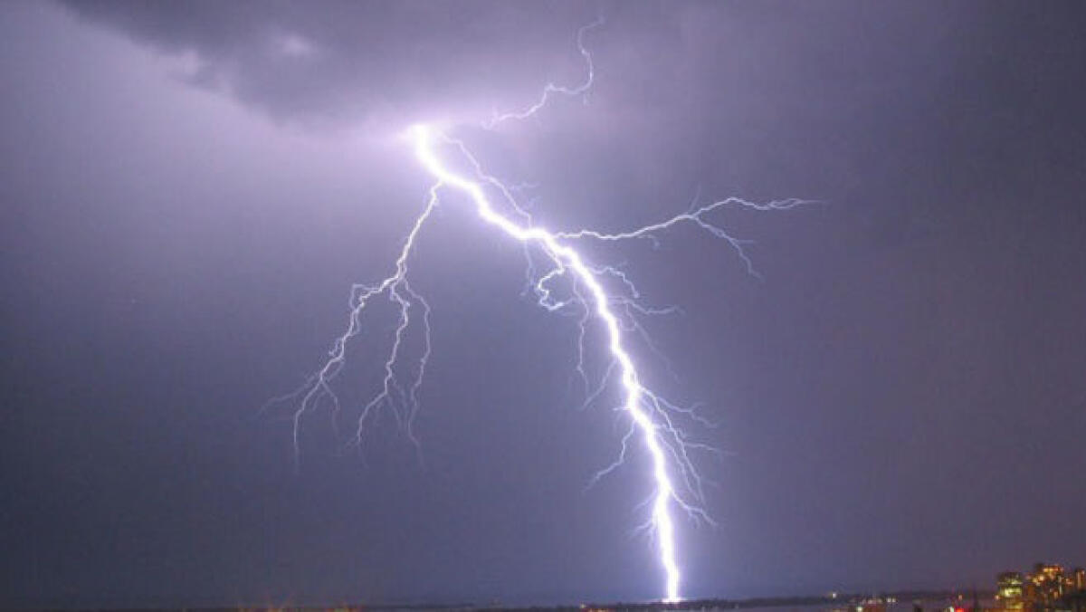 Cade un fulmine sulla centrale: Bibione Pineda al buio - 