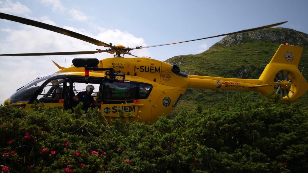 Donna soccorsa a Piancavallo e deltaplanista sospeso a 10 metri a Tarcento - 