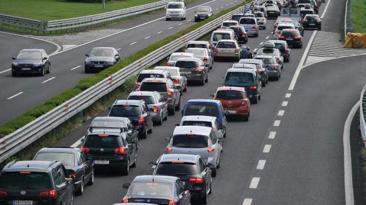 A4, traffico molto intenso, code a Latisana e, in uscita a Trieste Lisert - 