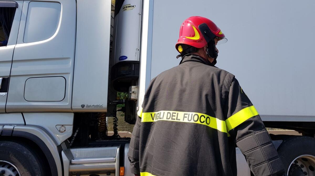Grave incidente sul ponte di Dignano tra un camion e tre auto - 