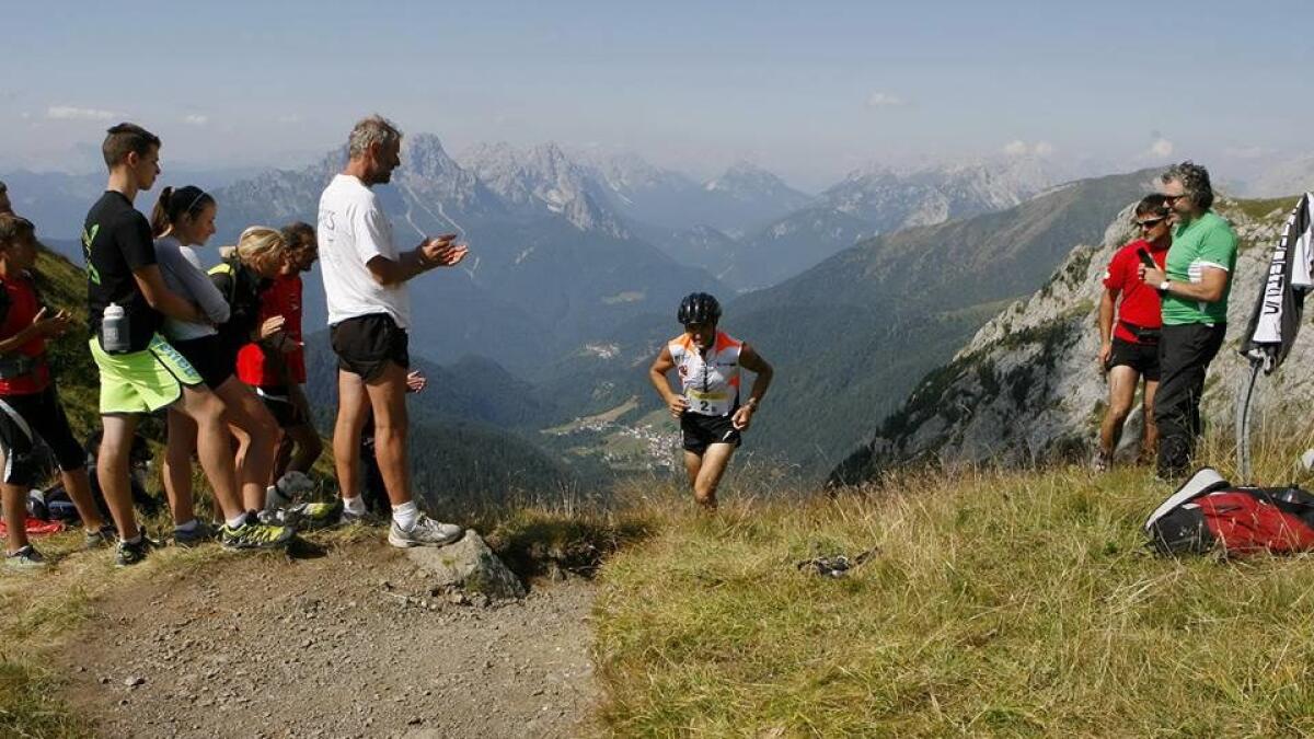 Torna lo spettacolo della staffetta tre rifugi, su e giù tra le Alpi Carniche - 