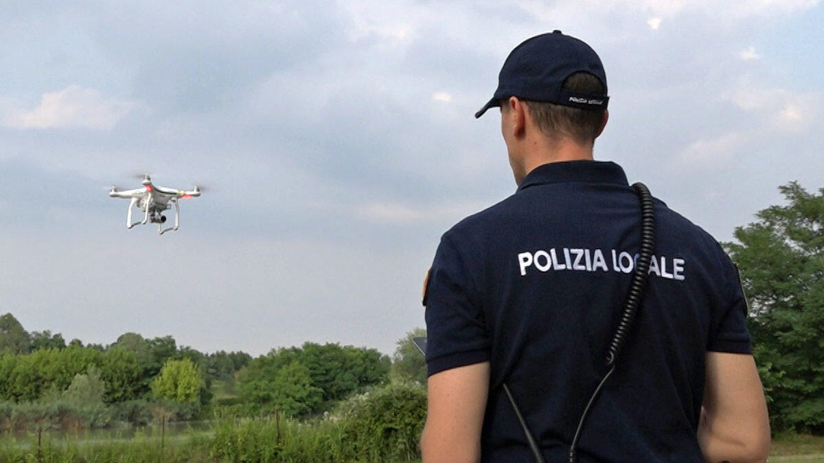 Jesolo, innovazione alla Polizia Locale: un drone per incidenti stradali e un bastone estensibile - 