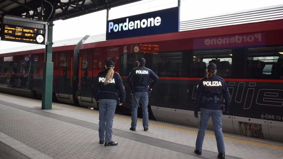 Sul treno senza biglietto, aggredisce la polizia: arrestato 23enne - 