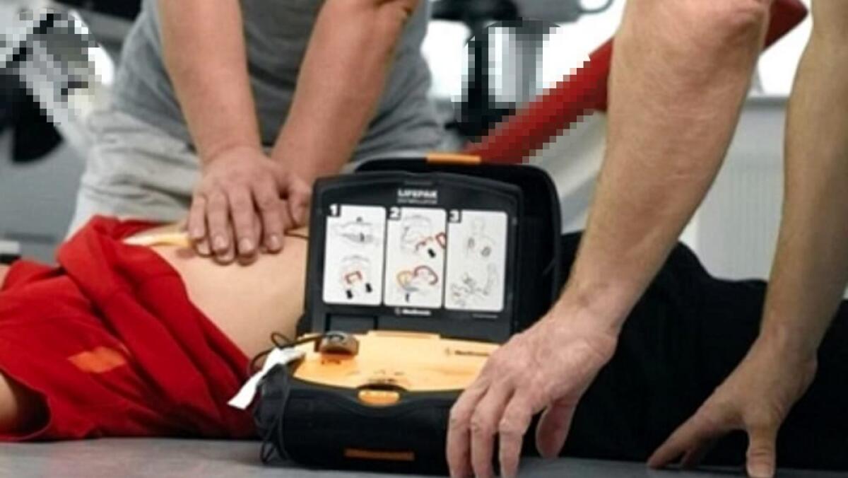 Donna in arresto cardiaco, rianimata e salvata da medico e vigile del fuoco fuori servizio - 