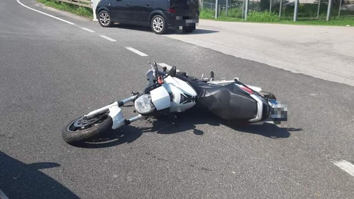 Jesolo, perde il controllo della moto e si schianta contro il guard rail - 