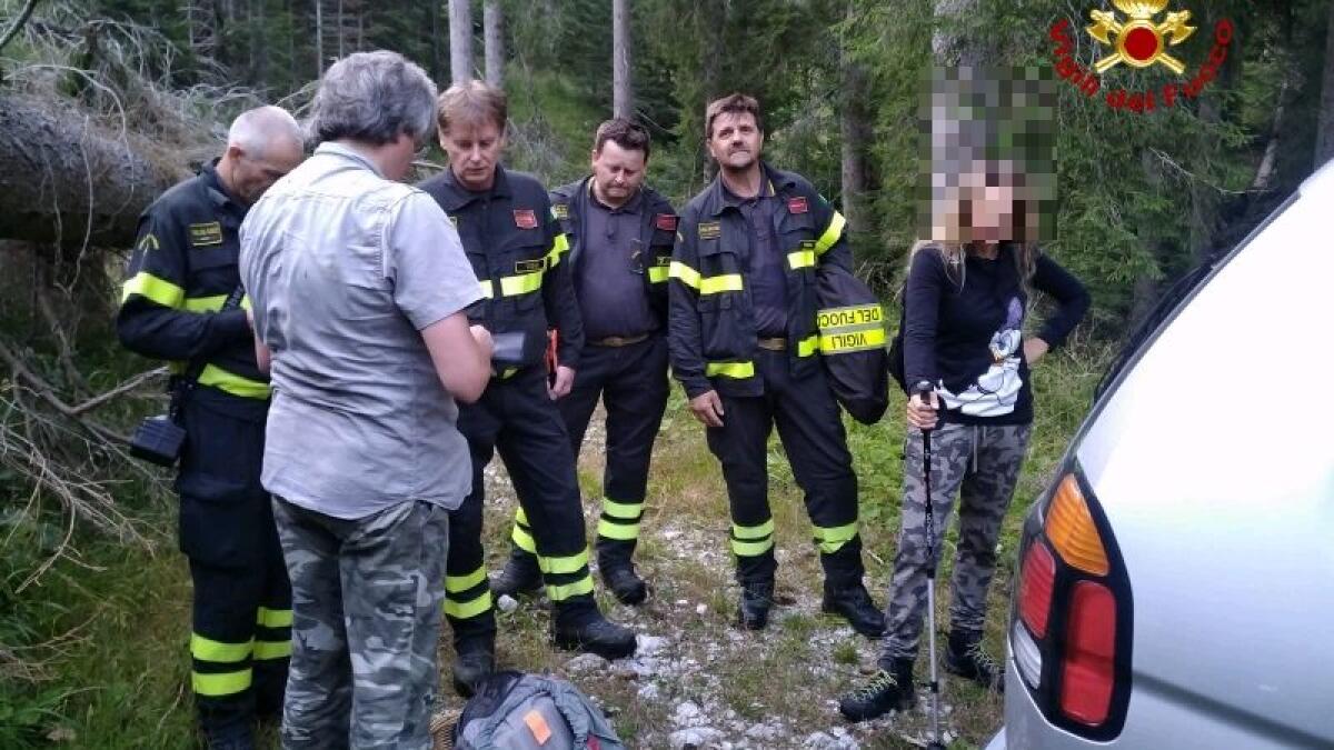 Si perdono durante l'escursione nel bosco: recuperati dai Vigili del Fuoco - 