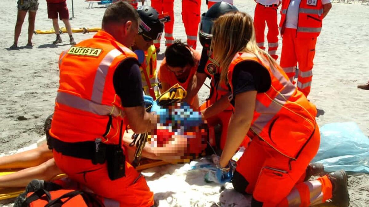 Lignano, cade mentre gioca e batte la testa: turista elitrasportato a Udine - 