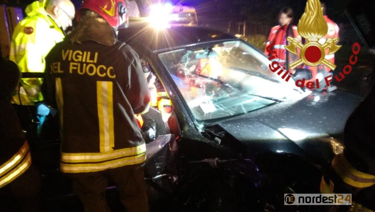 Scontro frontale in località Carnia: ferite mamma e figlia di 8 anni - 