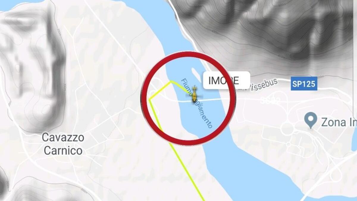 Incidente a Cavazzo Carnico, auto e moto si scontrano, sul posto elisoccorso - 