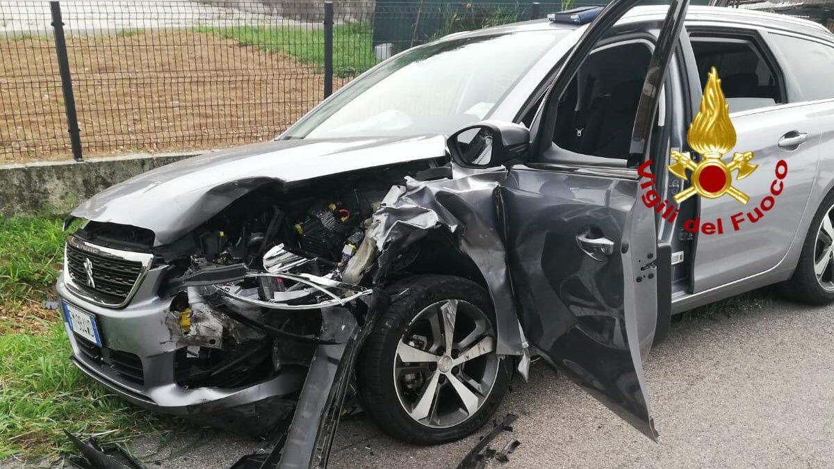 Scontro tra due auto: feriti i due conducenti - 