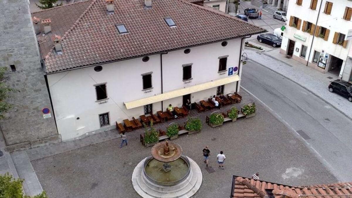 Ampezzo, clienti dediti al consumo di droga: chiuso il Bar Alla Piazza - 