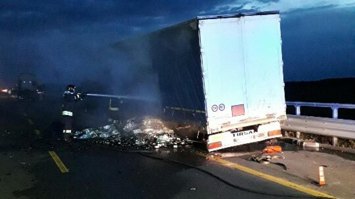 Camion in fiamme in A4, chiusa l'autostrada - 