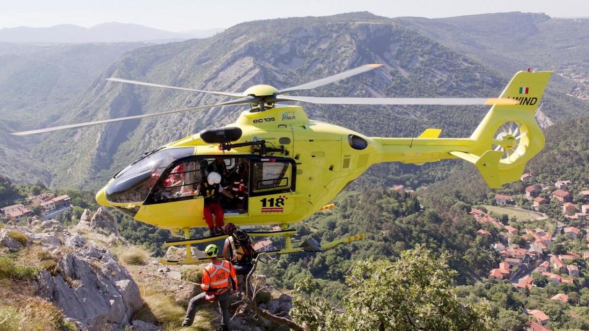 Cade per 60 metri sul monte Volaia: gravissimo un uomo - 