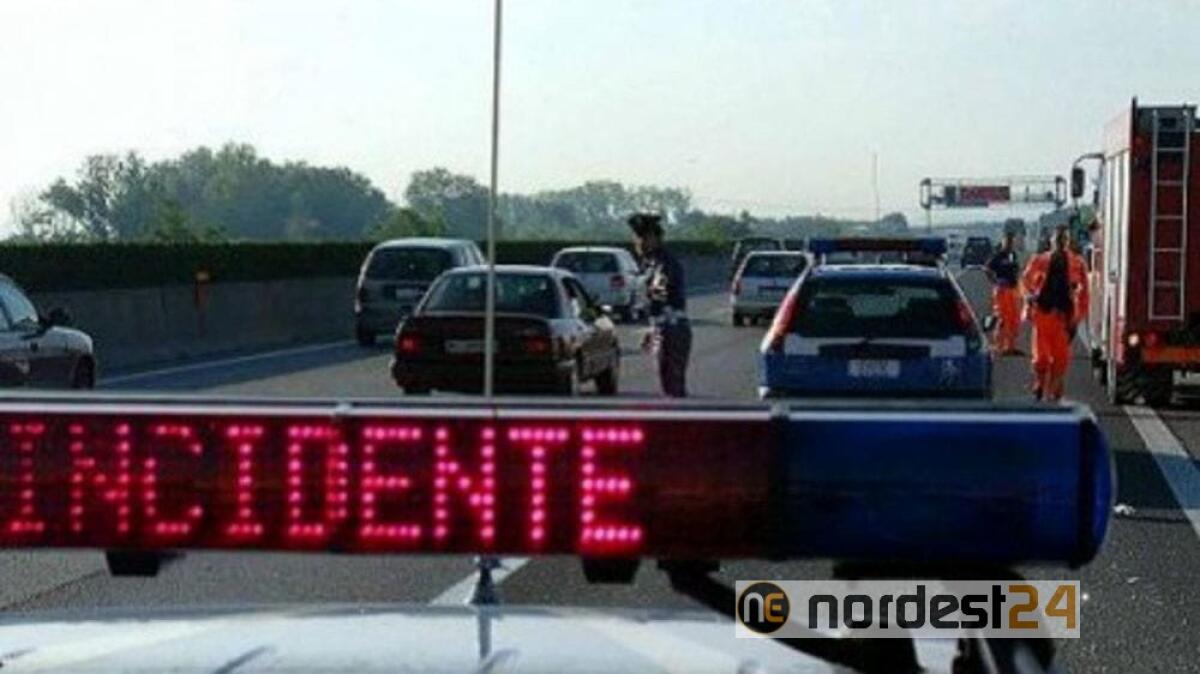 A4, giornata difficile: traffico intenso, un incidente e un principio di incendio ad un camion - 