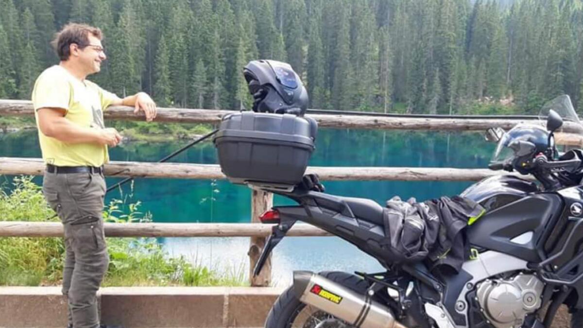 Cade con la moto per evitare un incidente, ma viene travolto da un suv: morto Mario Cemin - 