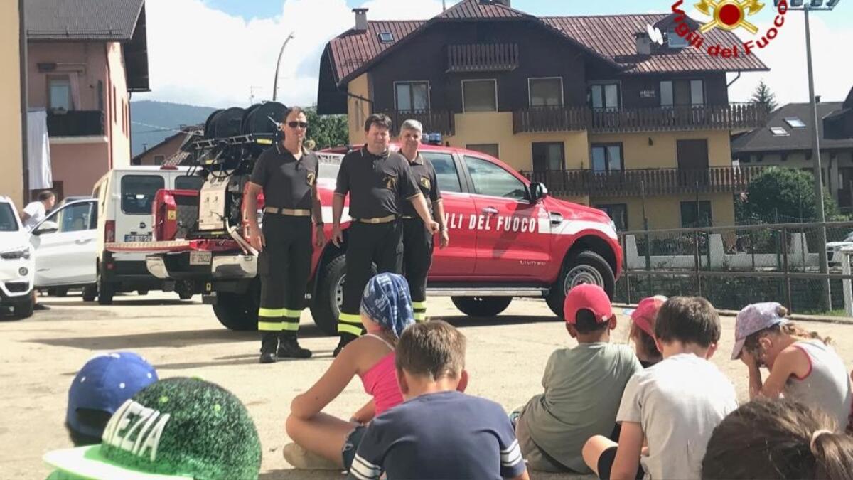 Ragazzi a lezione dai Vigili del Fuoco: "prevenire e spegnere gli incendi" - 