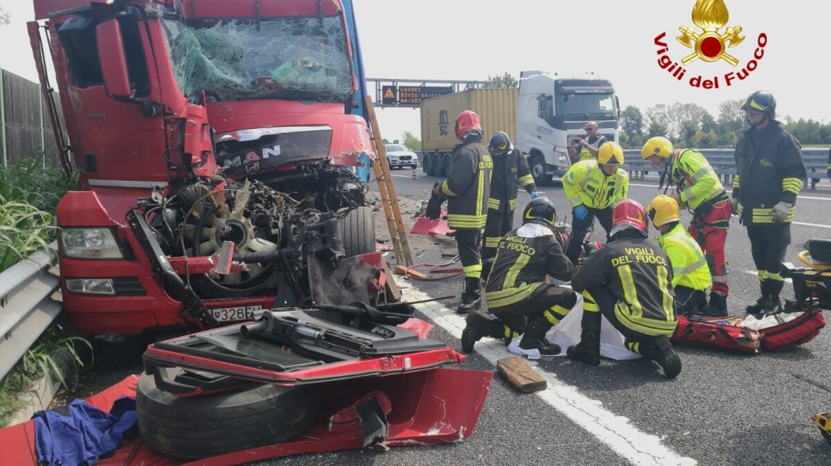 Maxi incidente sul Passante di Mestre: tamponamento tra 4 tir - FOTO - 