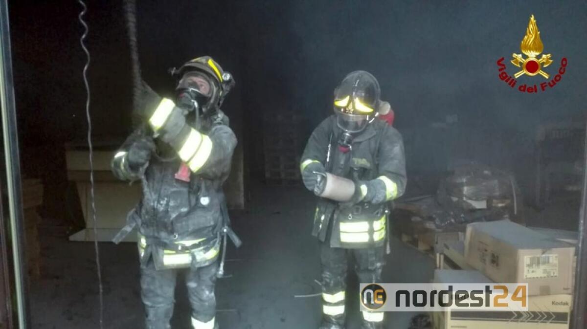 Chiopris Viscone, fabbrica di sedie distrutta dalle fiamme - 