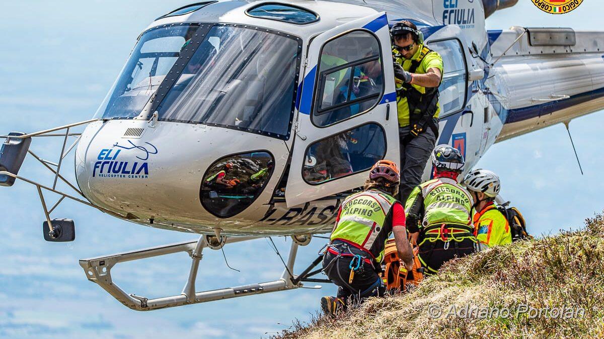Donna muore andando a funghi in Val Pesarina - 