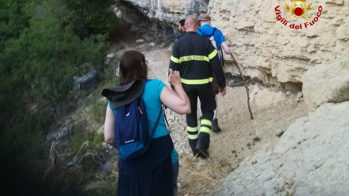 Madre e figlio si perdono lungo le cascate: soccorsi dai Vigili del Fuoco - 