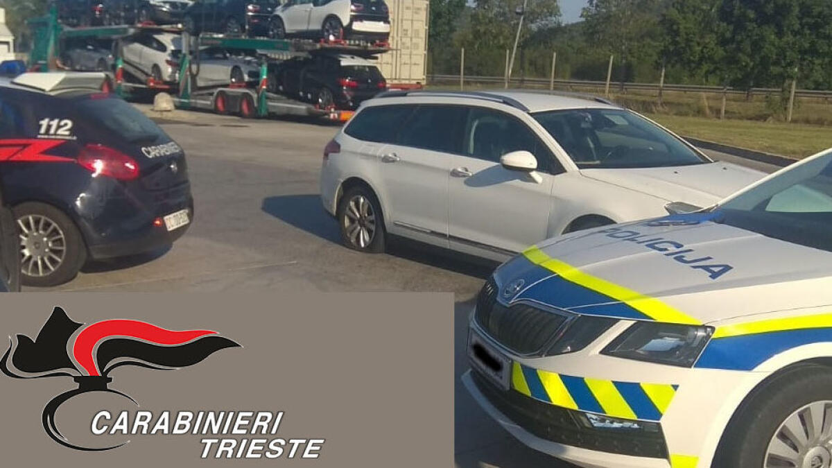 Auto rubata sotto gli occhi dei proprietari: lo vedono fuggire dal terrazzo - 