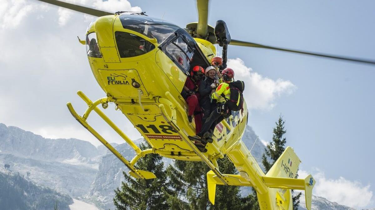 Malore nelle Alpi Giulie: escursionista 37enne soccorsa con l'elicottero - 