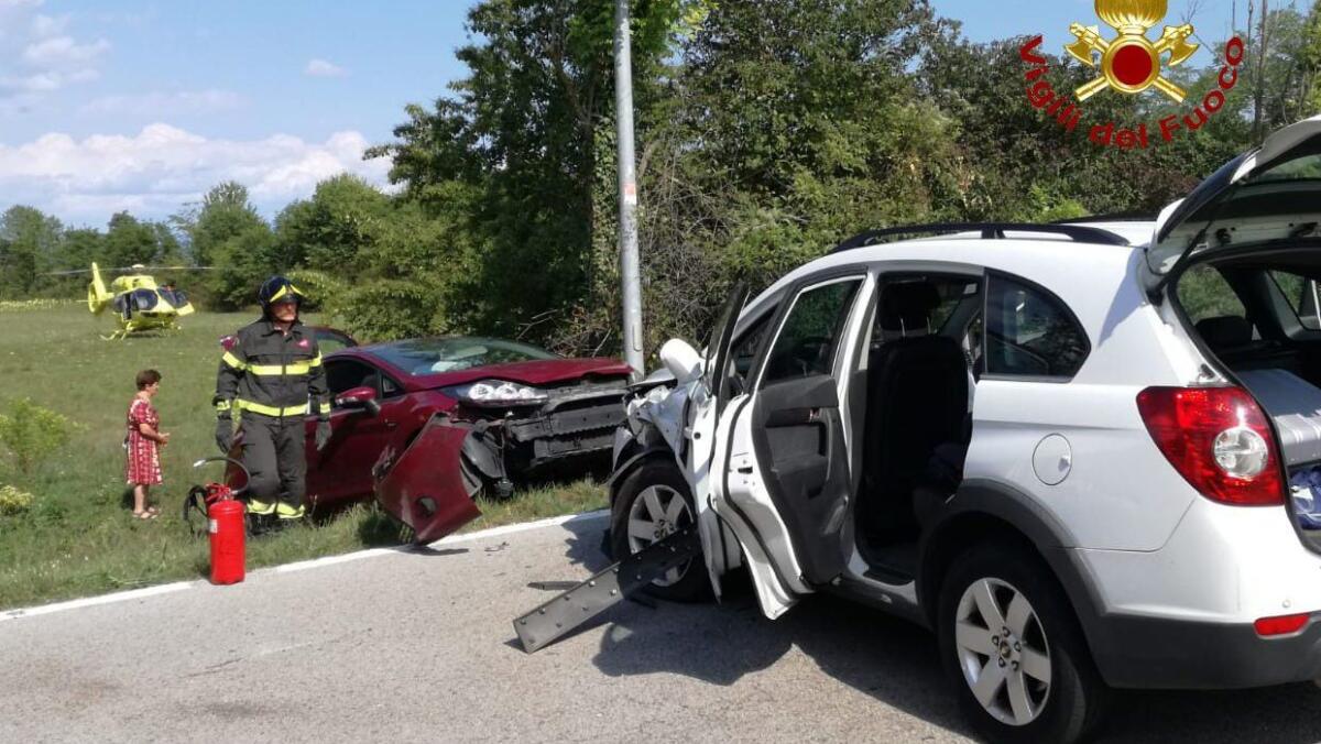 Incidente tra due auto a Sequals, elisoccorso sul posto - 