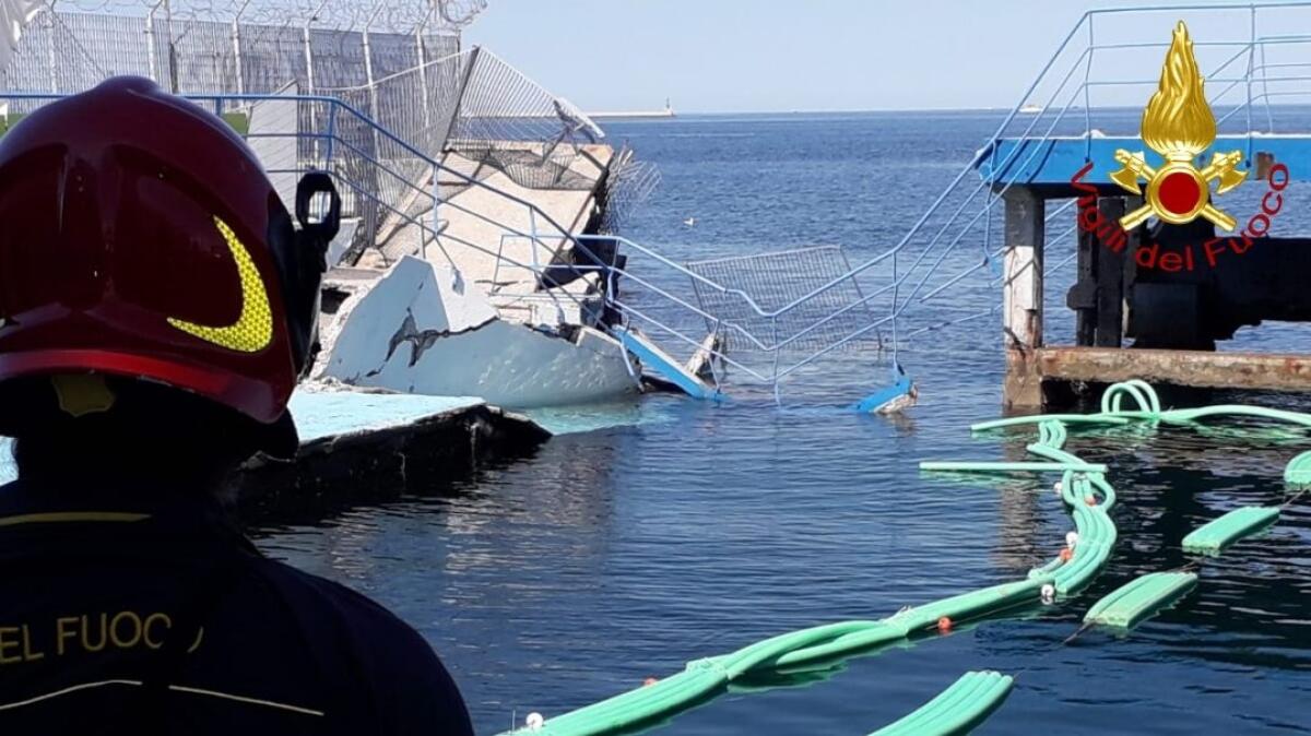 Nuovo crollo a Trieste: giù un pontile, paura all'Ausonia - 