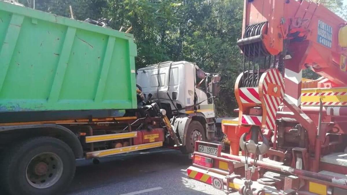Camion gru contro il ponte: muore 50enne di Gorizia - 