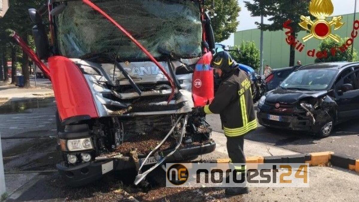 Casarsa, maxi tamponamento tra 5 veicoli: 3 persone ferite - 