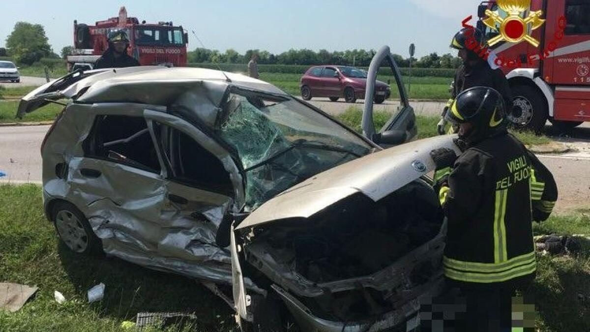 San Quirino, violento scontro tra camion e auto: un ferito gravissimo - 