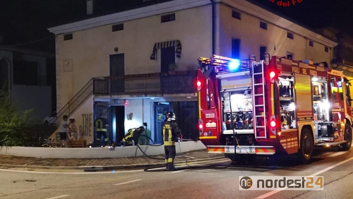 Batteria della e-bike causa l'incendio al negozio di biciclette - 